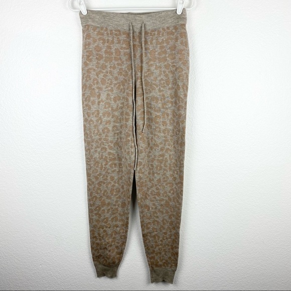HEARTLOOM Iris Leopard Sweater Joggers, Fawn, XS - Picture 4 of 10